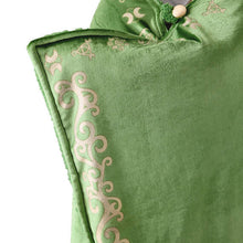 Load image into Gallery viewer, Disney Hocus Pocus Winifred Sanderson Hooded Blanket, 74x52