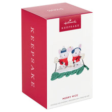 Load image into Gallery viewer, Merry Mice With Popcorn Garland Ornament