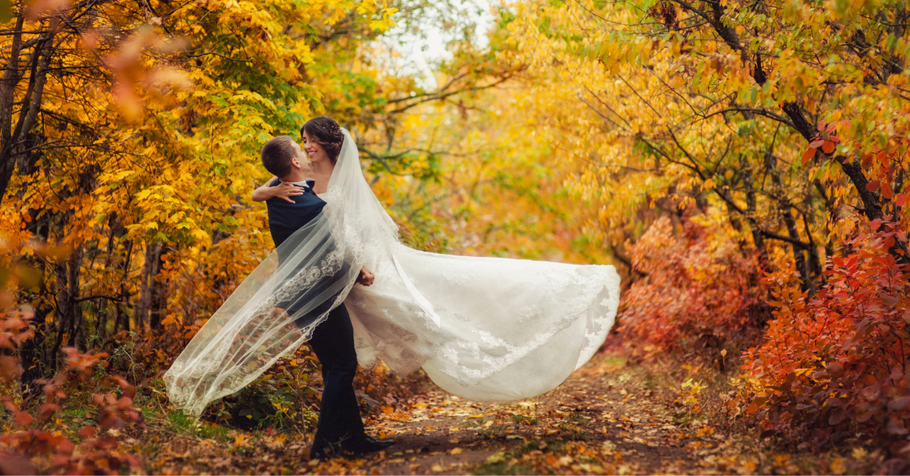 Fall Wedding Season: Ultimate Guide to Canadian Autumn Gifts