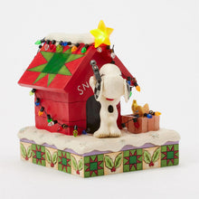 Load image into Gallery viewer, Prize-Worthy Christmas (Snoopy’s Doghouse) Peanuts By Jim Shore Figurine
