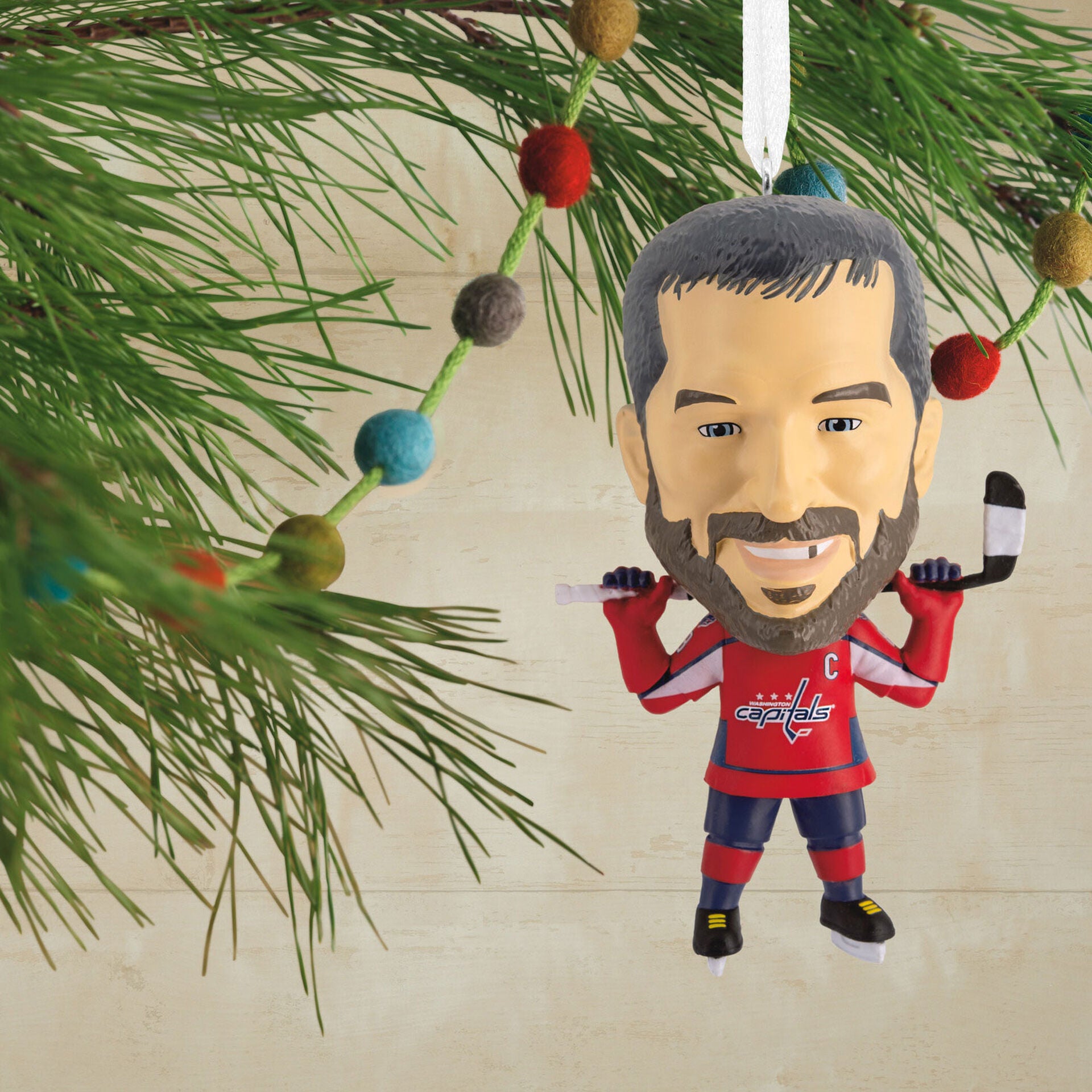 https://www.gifting-online.ca/cdn/shop/files/Capitals-Alex-Ovechkin-Bobblehead-Christmas-Ornament_1OSL2382_02_1024x1024@2x.jpg?v=1702660166