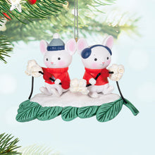 Load image into Gallery viewer, Merry Mice With Popcorn Garland Ornament
